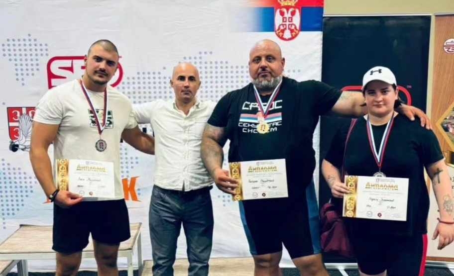 TAKMIČARI TERETANE BLACK GYM IZ PARAĆINA PRVACI SRBIJE